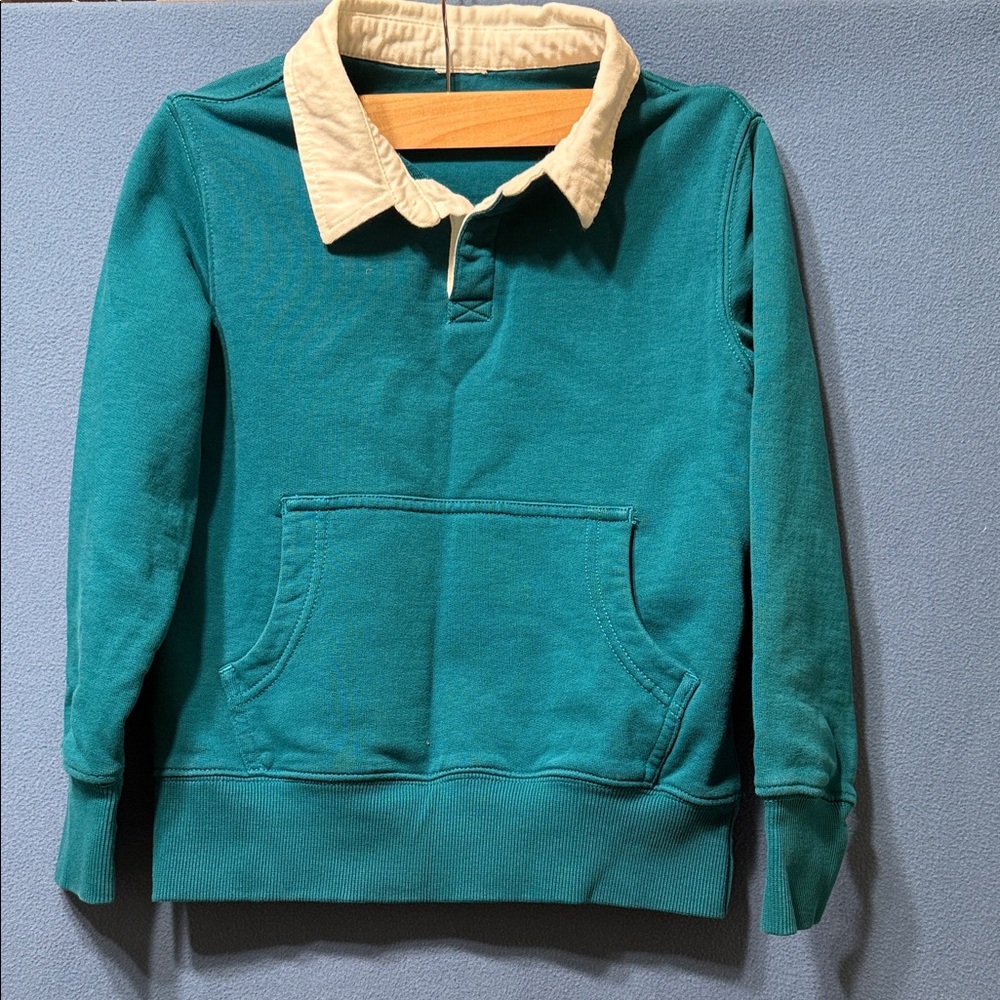 Green Boy’s Sweater with White Color and Two Front Pockets Used